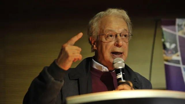 Foto de Frei Betto discursando